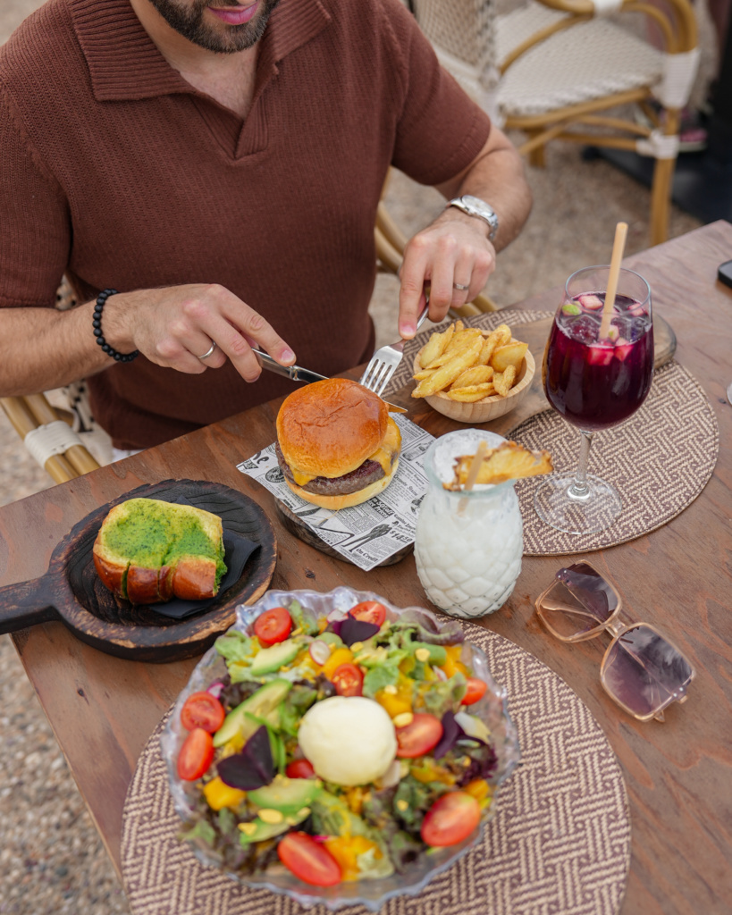 Long Beach club puerto del Carmen Lanzarote guide restaurant Lanzarote